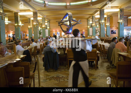 Parigi/Francia. Ristorante Brasserie la Coupole Foto Stock