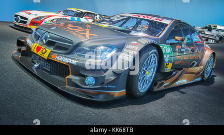 2015 la Mercedes-AMG C 63 DTM nel Mercedes-Benz Museum di Stoccarda, Germania. Foto Stock