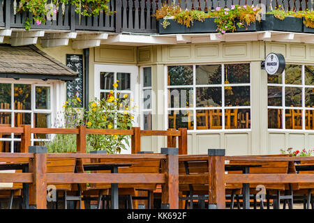 Bariloche, Argentina, aprile - 2017 - La facciata esterna del ristorante elegante in città di Bariloche, Argentina Foto Stock