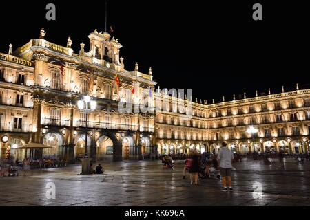 Vista notturna di Plaza Mayor di Salamanca in Spagna. Foto Stock