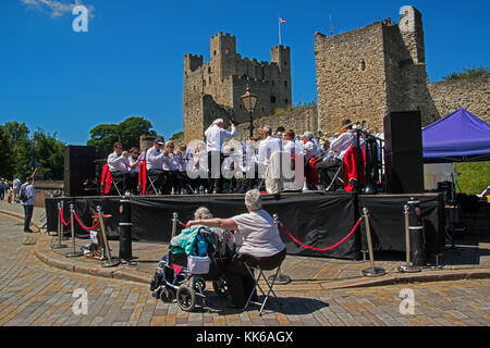 La band di ottone suona al Dicken's Festival di Rochester. Foto Stock