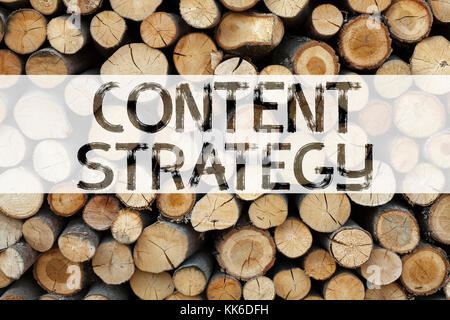 Ispirazione per didascalia di testo dell'annuncio concettuale che mostra il concetto aziendale di strategia dei contenuti per la gestione delle informazioni sui siti Web di rete scritto su Woode Foto Stock
