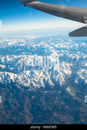 Vista da airoplane ai Pirenei snowcovered Foto Stock