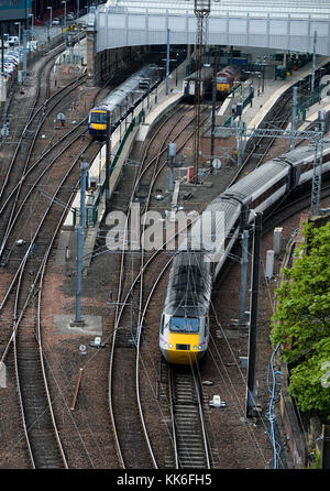 Un HS125 treno in partenza Edinburgh Waverley Station Foto Stock