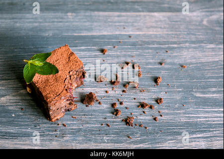 Cioccolata calda e dolci su sfondo blu Foto Stock