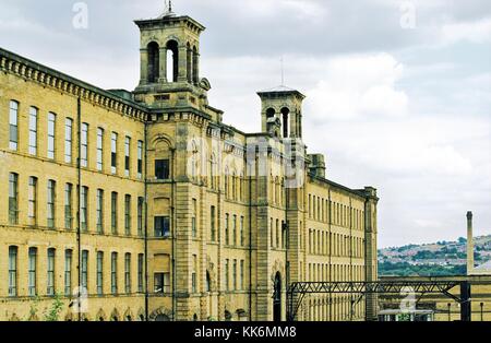 Saltaire, West Yorkshire, Inghilterra. Tessili Vittoriano era industriale sale il mulino costruito da Sir Tito sale Foto Stock
