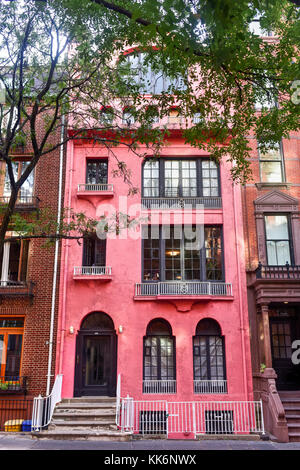 Classico revival greco townhouse architettura nel Greenwich Village di New York City. Foto Stock