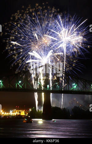 Montreal, Canada, 22 luglio,2017.international fuochi d'artificio di concorrenza a la ronde parco divertimenti.credit:mario beauregard/alamy live news Foto Stock