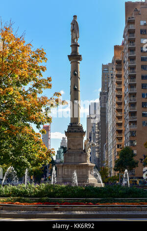 Columbus circle a Manhattan che fu completata nel 1905 e rinnovato un secolo più tardi. Foto Stock