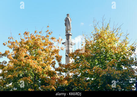 Columbus circle a Manhattan che fu completata nel 1905 e rinnovato un secolo più tardi. Foto Stock