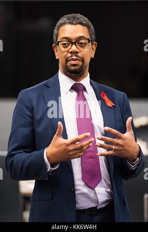 Vaughan Gething AM, manodopera Membro della Welsh Assembly Government per Cardiff Sud e Penarth, parlando in Tŷ Hywel nella Baia di Cardiff Foto Stock