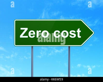 Il concetto di business: costo zero sul cartello stradale sullo sfondo Foto Stock