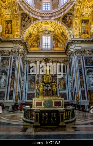 Altare e soffitto a cupola della Cappella Sistina e Oratorio della Natività. La Basilica di Santa Maria Maggiore in Roma, Italia. Foto Stock