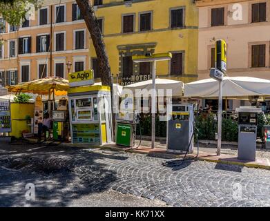 Stazione di benzina, Largo Corrado Ricci, 37, 00184 Roma RM, Italia Foto Stock