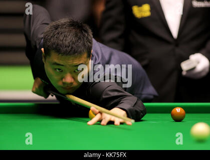 Ding Junhui il giorno uno del 2017 uk Betway Champions al York Barbican, York. Stampa foto di associazione. Picture Data: martedì 28 novembre, 2017. Vedere PA storia SNOOKER York. Foto di credito dovrebbe leggere: Richard Venditori/filo PA Foto Stock