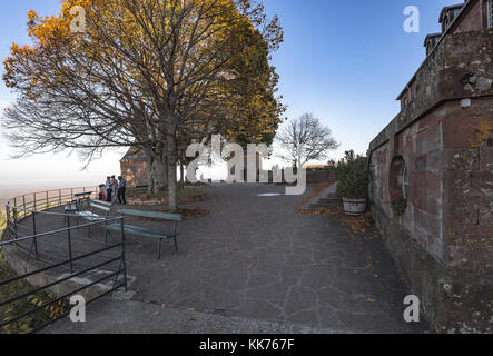 Monte Sainte-odile abbey, noto anche come hohenburg abbey, MONTE SAINTE-odile, in tedesco odilienberg, picco nelle montagne Vosges, l'Alsazia, Francia Foto Stock