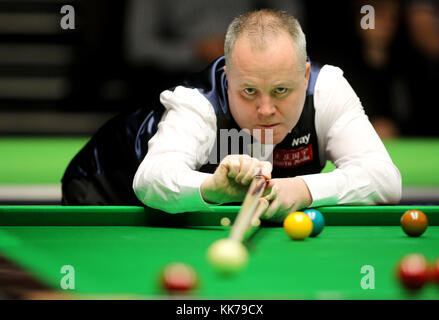 John Higgins il giorno uno del 2017 uk Betway Champions al York Barbican, York. Foto Stock