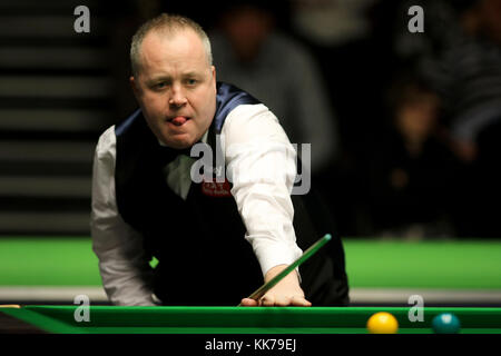 John Higgins il giorno uno del 2017 uk Betway Champions al York Barbican, York. Foto Stock