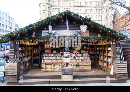 Belfast City Hall 28 Nov 2017 . Belfast Natale voci di mercato Foto Stock