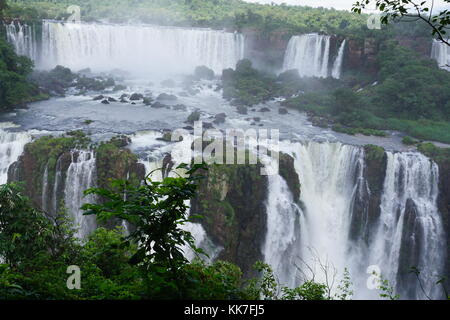 Cascate di Iguassù, cascate di Iguazú, Iguassu Falls, o Iguaçu Falls, Sud America Foto Stock