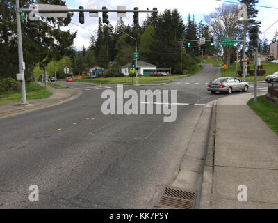 Due sezioni di SR 11/Chuckanut Drive saranno rifacate nel 2018. Un tratto di 3 miglia e' a sud dell'Oyster Dome mentre l'altro e' l'area tra la copertura dell'Orso Teddy e Fairhaven. SR 11 resurfacing in 2018 36901677812 o Foto Stock