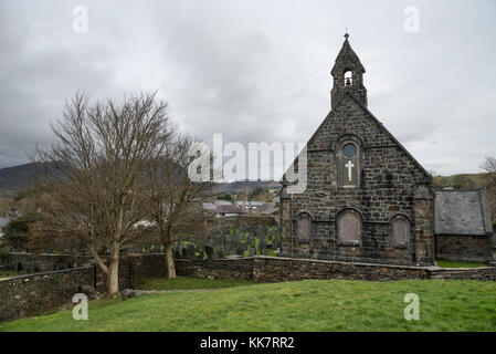 St Michaels chiesa nel villaggio di llan ffestiniog, il Galles del nord. Foto Stock