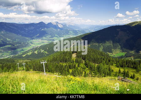 Luogo di riflessione monumento planai vicino stazione di montagna, alpi, Austria Foto Stock