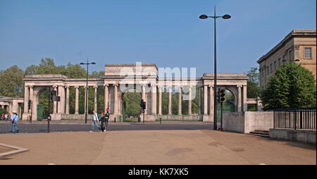 Hyde park schermo, sud est entrata a Hyde Park, Hyde Park Corner, Londra, Inghilterra Foto Stock