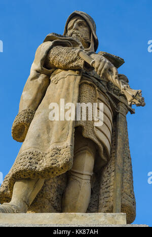 Statua di Jan zizka da trocnov di tabor, Repubblica ceca, l'Europa. maestosa silhouette del medievale hussite guerriero contro il cielo azzurro. Foto Stock