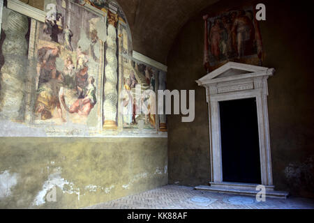 Il cortile della basilica dei Quattro Coronati martiri in roma, Italia Foto Stock