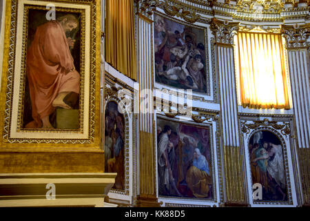 Interno della basilica Quattro Coronati martiri in roma, Italia Foto Stock