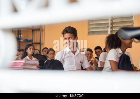 Scuola media classe a Cienfuegos, Cuba Foto Stock