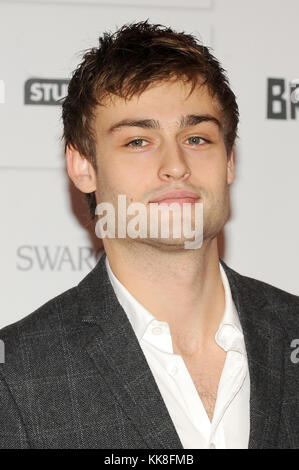 Douglas Booth assiste al Moet British Independent Film Awards 2013 al Vecchio Mercato di Billingsgate a Londra. 8 dicembre 2013 © Paul Treadway Foto Stock