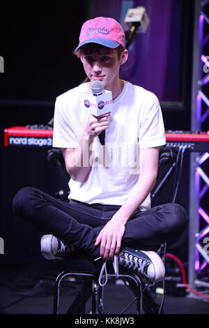 HOLLYWOOD, FL - MARZO 13: Troye Sivan visite visite 97,3 il 13 marzo 2016 in Hollywood Florida Persone: Troye Sivan Foto Stock