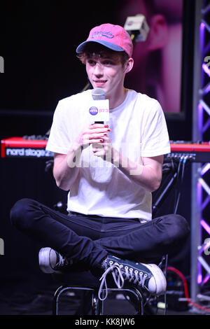 HOLLYWOOD, FL - MARZO 13: Troye Sivan visite visite 97,3 il 13 marzo 2016 in Hollywood Florida Persone: Troye Sivan Foto Stock