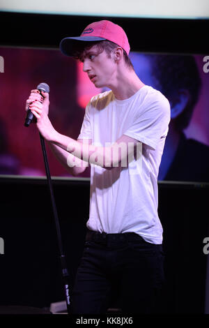 HOLLYWOOD, FL - MARZO 13: Troye Sivan visite visite 97,3 il 13 marzo 2016 in Hollywood Florida Persone: Troye Sivan Foto Stock