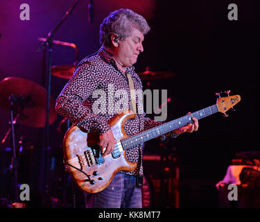 FORT LAUDERDALE, Florida - 08 GENNAIO: Joe Puerta di Ambrosia si esibisce all'anfiteatro di Pompano Beach l'8 gennaio 2016 a Fort Lauderdale, Florida persone: Joe Puerta Foto Stock