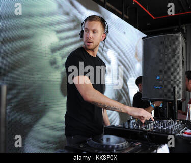 MIAMI BEACH, FL - GIUGNO 28: Calvin Harris partecipa a Mackapoolza di Y100 alla Clevelander South Beach il 28 Giugno 2013 a Miami Beach, Florida. Persone: Calvin Harris Foto Stock