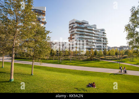 Milano, 13 ottobre 2017 - nuovo e moderno edificio in condominio di " vita di città degli affari e residenziale quartiere 'tre torri", Milano, Italia Foto Stock