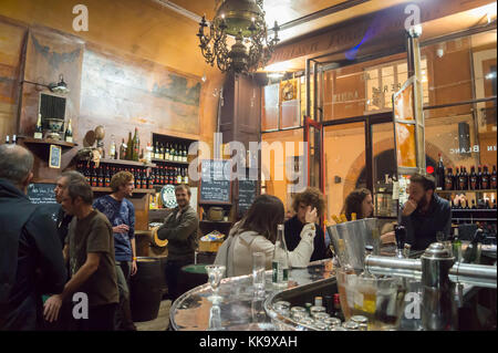 Père au Louis bar ristorante interno, Rue des Tourneurs, Toulouse, Occitanie, Francia Foto Stock