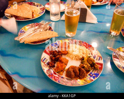 Tipica indiana piatti serviti in un ristorante di Mumbai, India Foto Stock