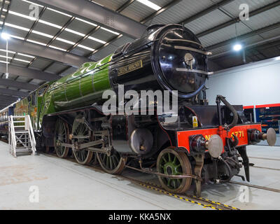 Ex-lner v2 class locomotiva a vapore motore freccia verde sul display al nrm shildon regno unito Foto Stock