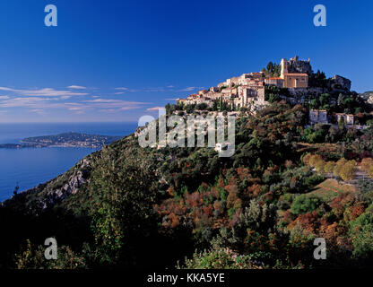 Medieval hilltop village di Eze, Alpes-Maritimes, Cote d'azzurro, Costa Azzurra Francia Foto Stock