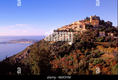 Medieval hilltop village di Eze, Alpes-Maritimes, Cote d'azzurro, Costa Azzurra Francia Foto Stock