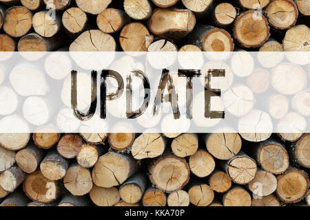 Annuncio concettuale testo didascalia ispirazione che mostra il concetto aziendale di aggiornamento per l'istruzione testo studio di conoscenza scritto su sfondo in legno con Foto Stock