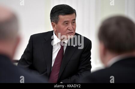 Mosca, Russia. 29 nov, 2017. presidente kirghiso sooronbai jeenbekov durante un incontro bilaterale con il presidente russo Vladimir Putin al Cremlino novembre 29, 2017 a Mosca, in Russia. Credito: planetpix/alamy live news Foto Stock