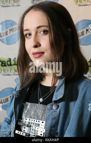 Bala Cywyd, PA, Stati Uniti. 29th novembre 2017. Alice Merton Visita Radio 104.5 Performance Studio A Bala Cynwyd, Pa Il 29 Novembre 2017 Credit: Star Shooter/Media Punch/Alamy Live News Foto Stock