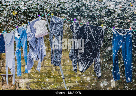 North Yorkshire, Regno Unito. 30 nov, 2017. neve pesante cadde in malton e North York Moors su 30 novembre 2017 credit: James copeland/alamy live news Foto Stock