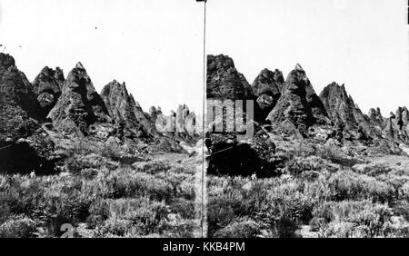 Rocce di ago, vicino Wasatch, sulla vecchia strada dello stadio, Summit County, Utah. Immagine cortesia USGS. 1869. Foto Stock