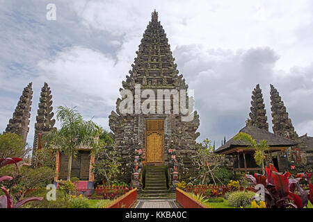 Pura Ulun Danu Batur / pura batur, tempio dedicato alla dea dewi danu ai piedi del Monte Batur, kintamani, Bangli Bali, Indonesia Foto Stock